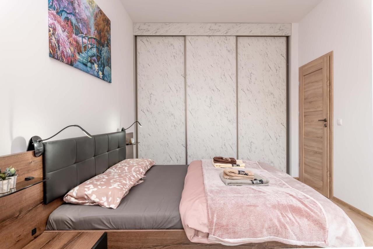 Ferienwohnung Apartwro - Apartament Przy Wyspie Slodowej, Garaz, Projektor, Rowery Breslau Exterior foto